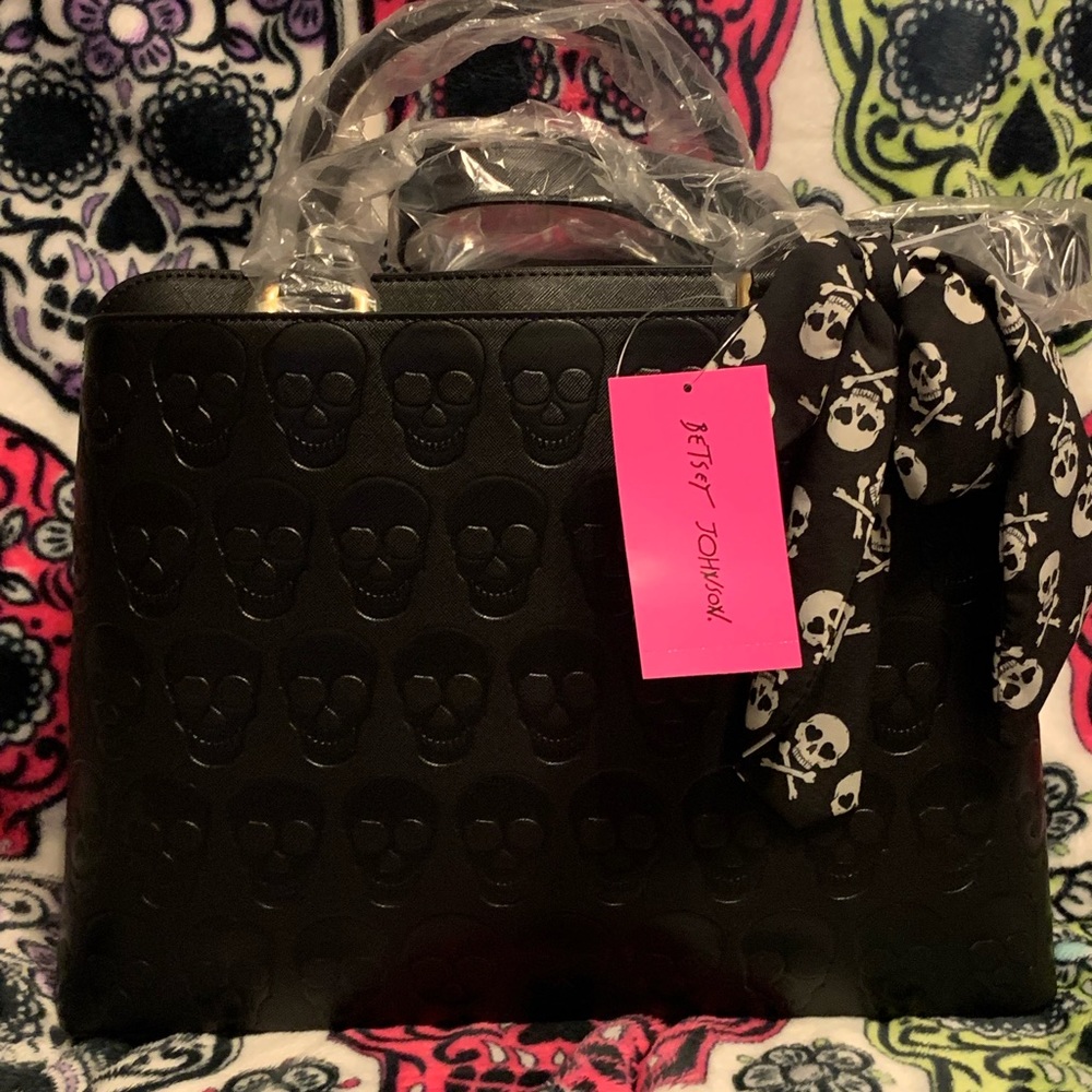 NWT Betsey Johnson Skull Bag